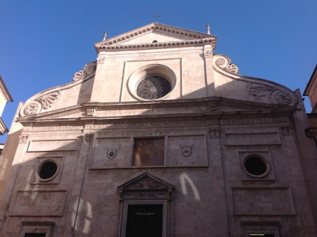 Davanti alla Basilica di S. Agostino